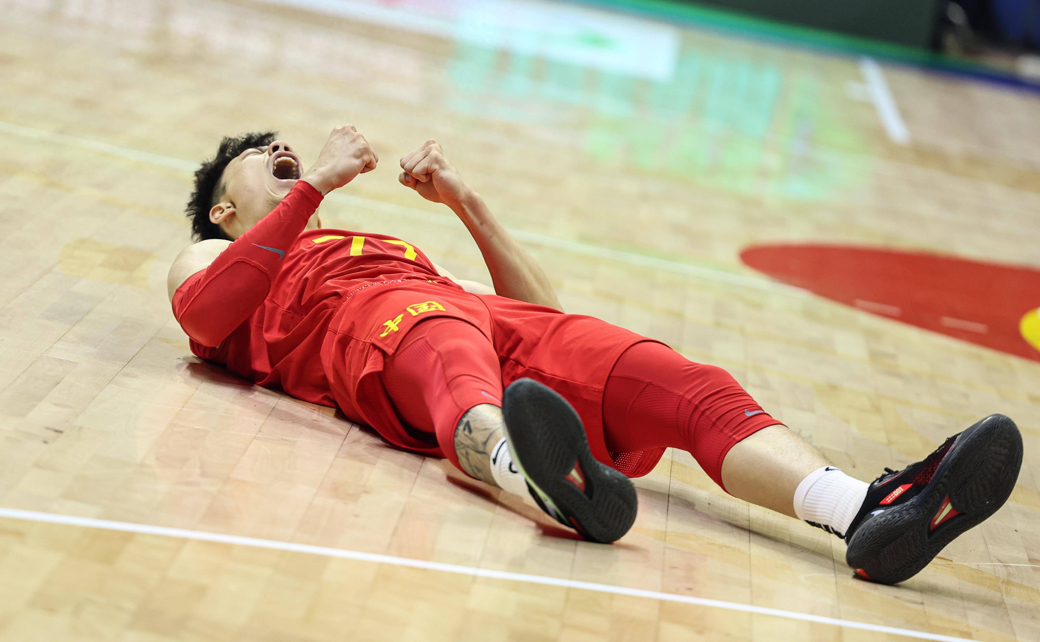 塞尔维亚篮球队全力冲刺，夺得金牌