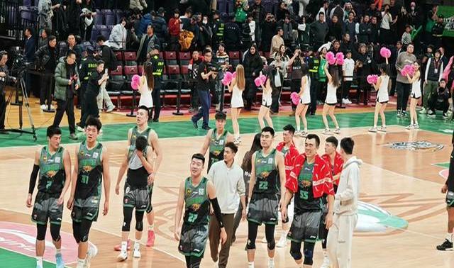 精彩比赛留下众多看点，球迷尽兴观赏的简单介绍