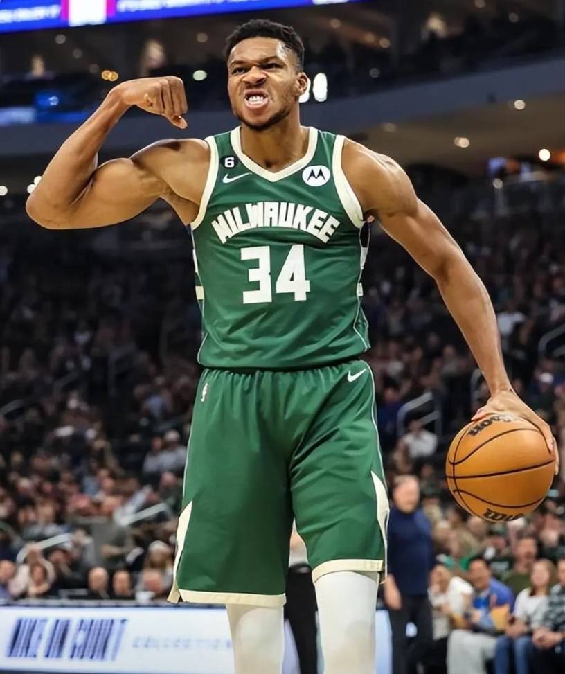 雄鹿击败爵士，字母哥33+12率队获胜的简单介绍