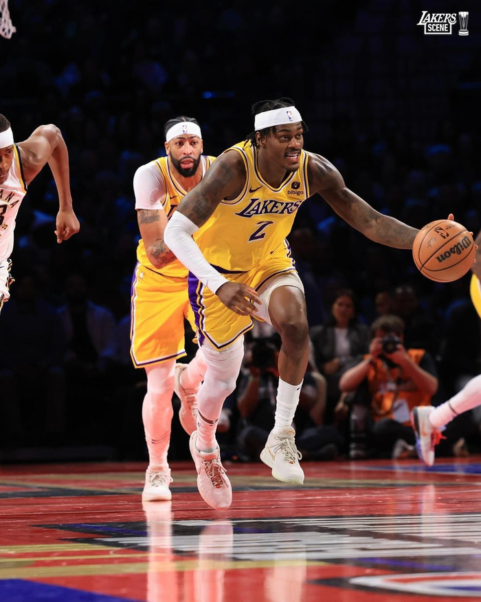 开云体育官方网站-湖人主场战胜步行者，止住两连败