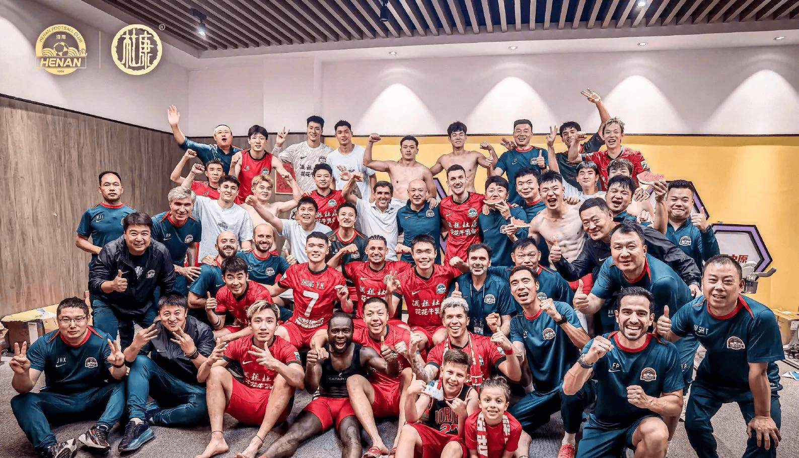 球队合练提高团队默契配合打造黄金阵容