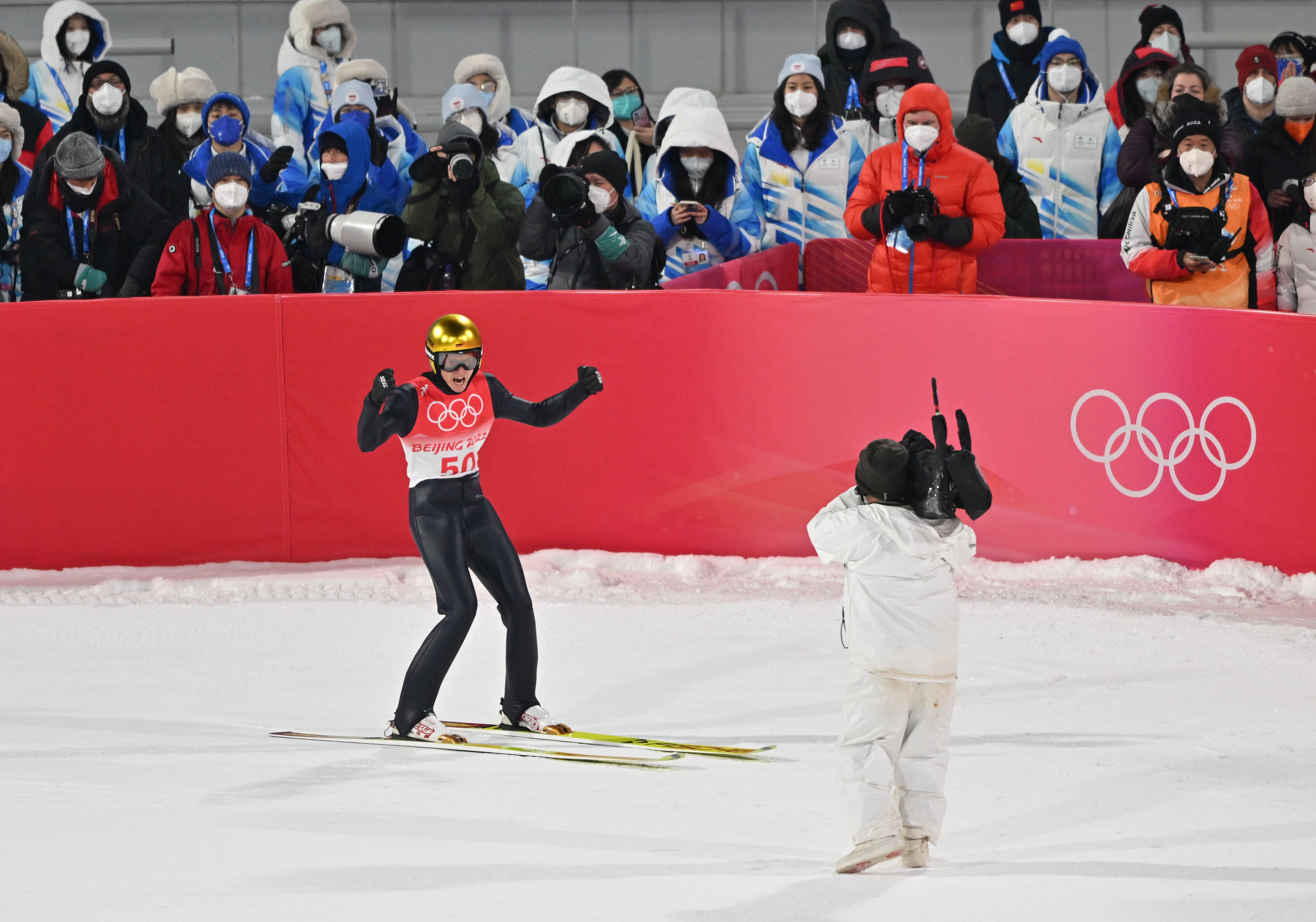包含挪威滑雪选手力挽狂澜，展现出色技术的词条