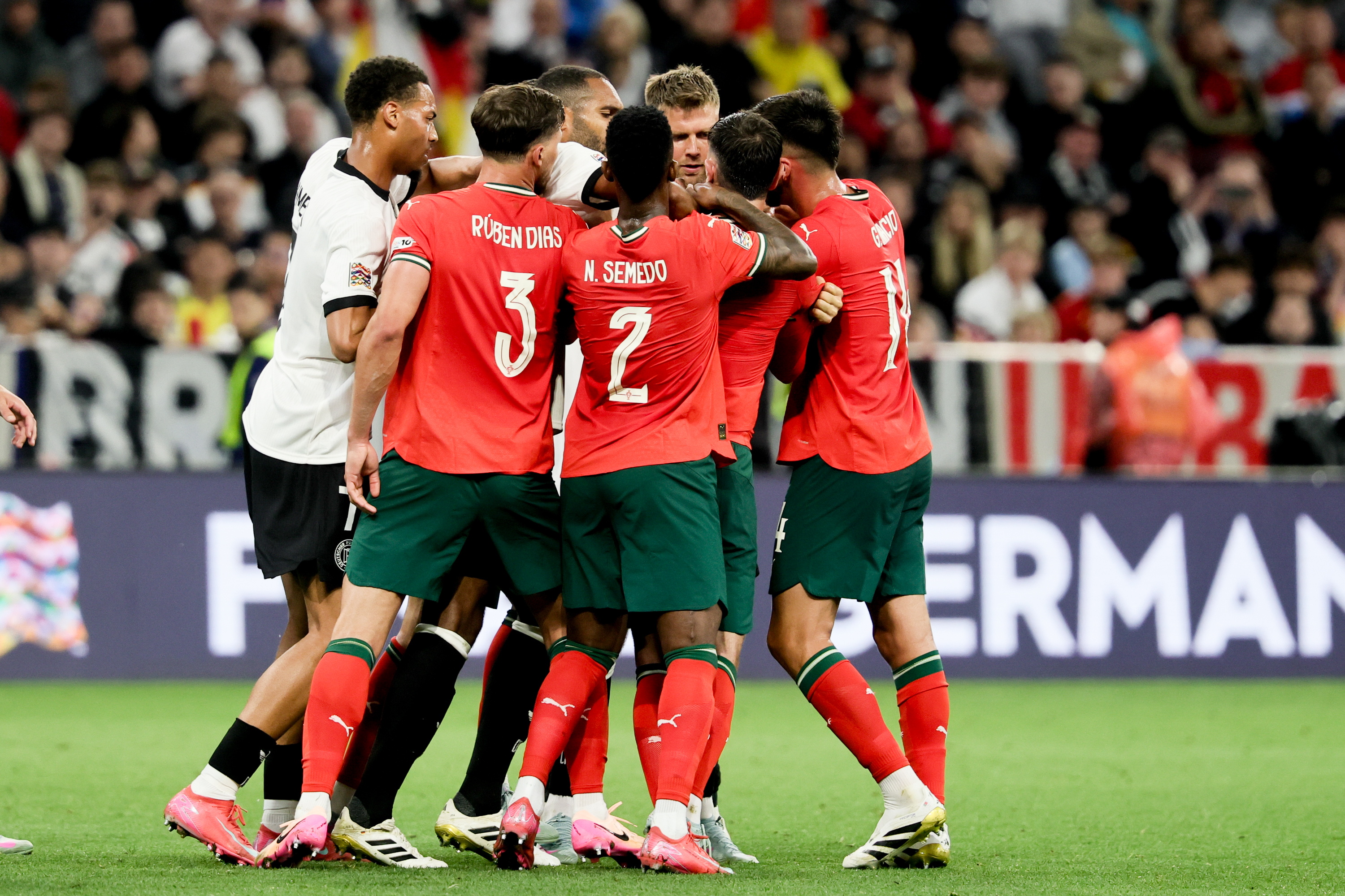 欧洲球队在国内赛事中取得惊人进展