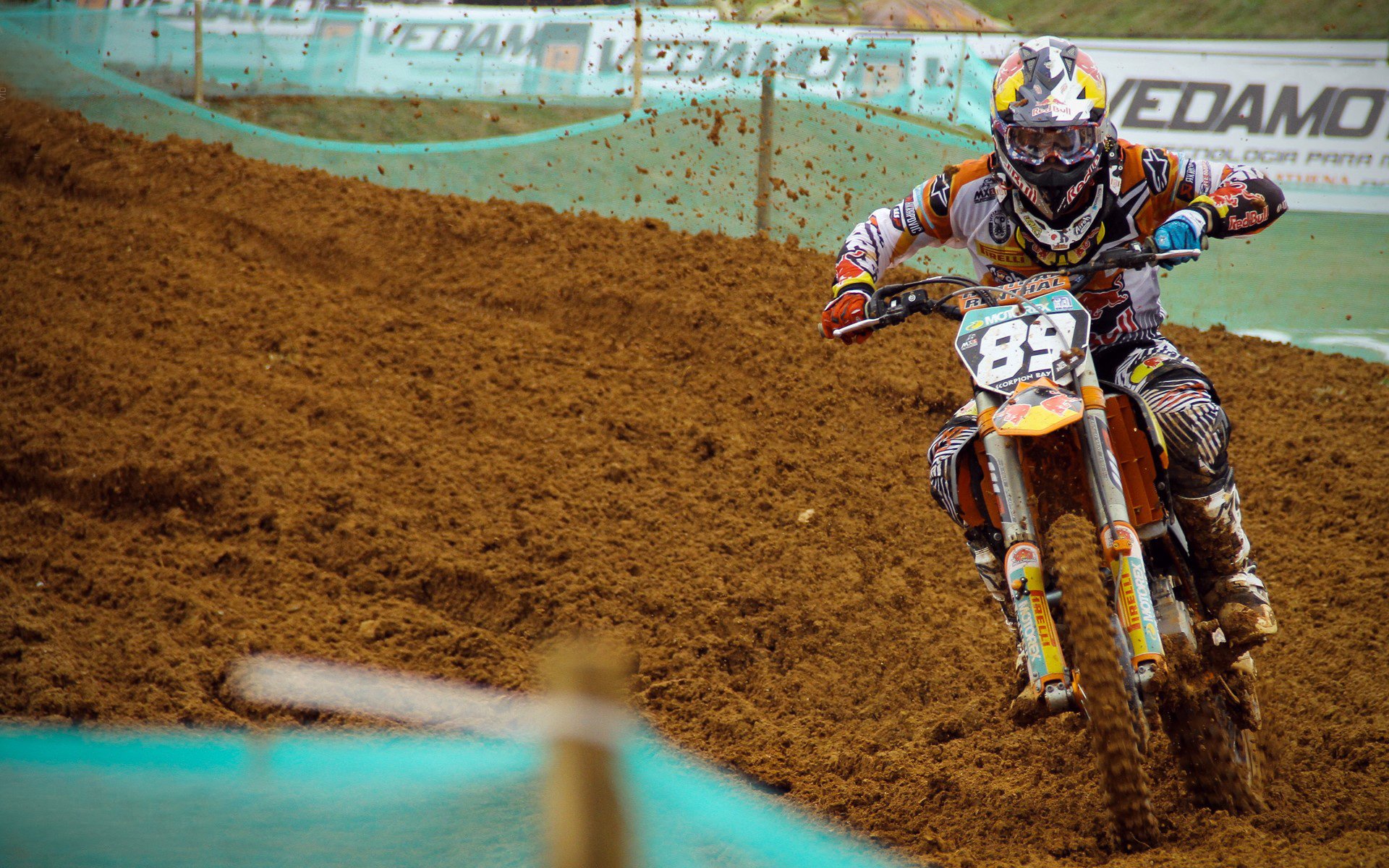 交错的时空，当韩国逆转巴萨的疯狂之夜，遇上格列兹曼封神的孤独脚步